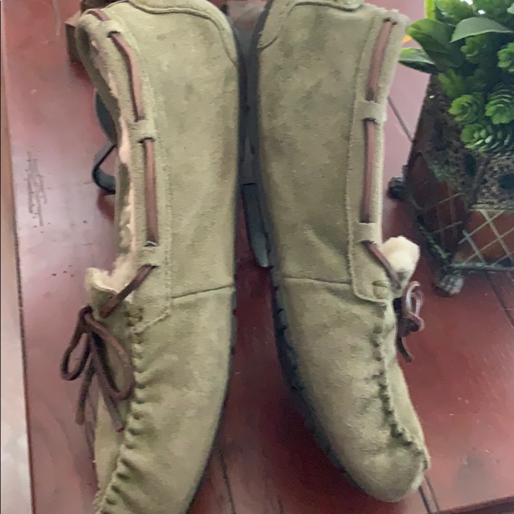 UGG’s Men’s Suede Slippers - Picture 4 of 7